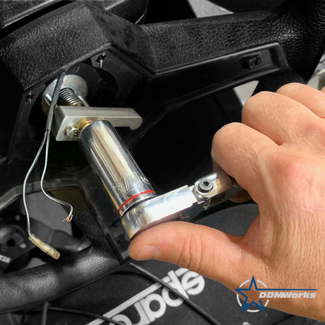 slingshot-steering-wheel-puller_installation_ddm-20-5-4433 (1) Slingshot Accessories