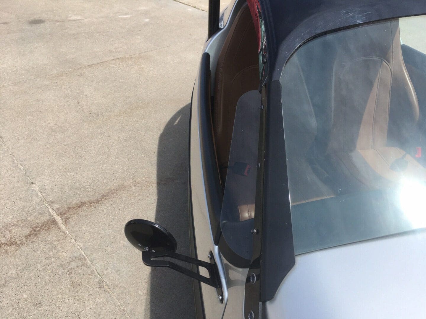 s-l1600 (9) Close-up of a car's side mirror and part of the door.
